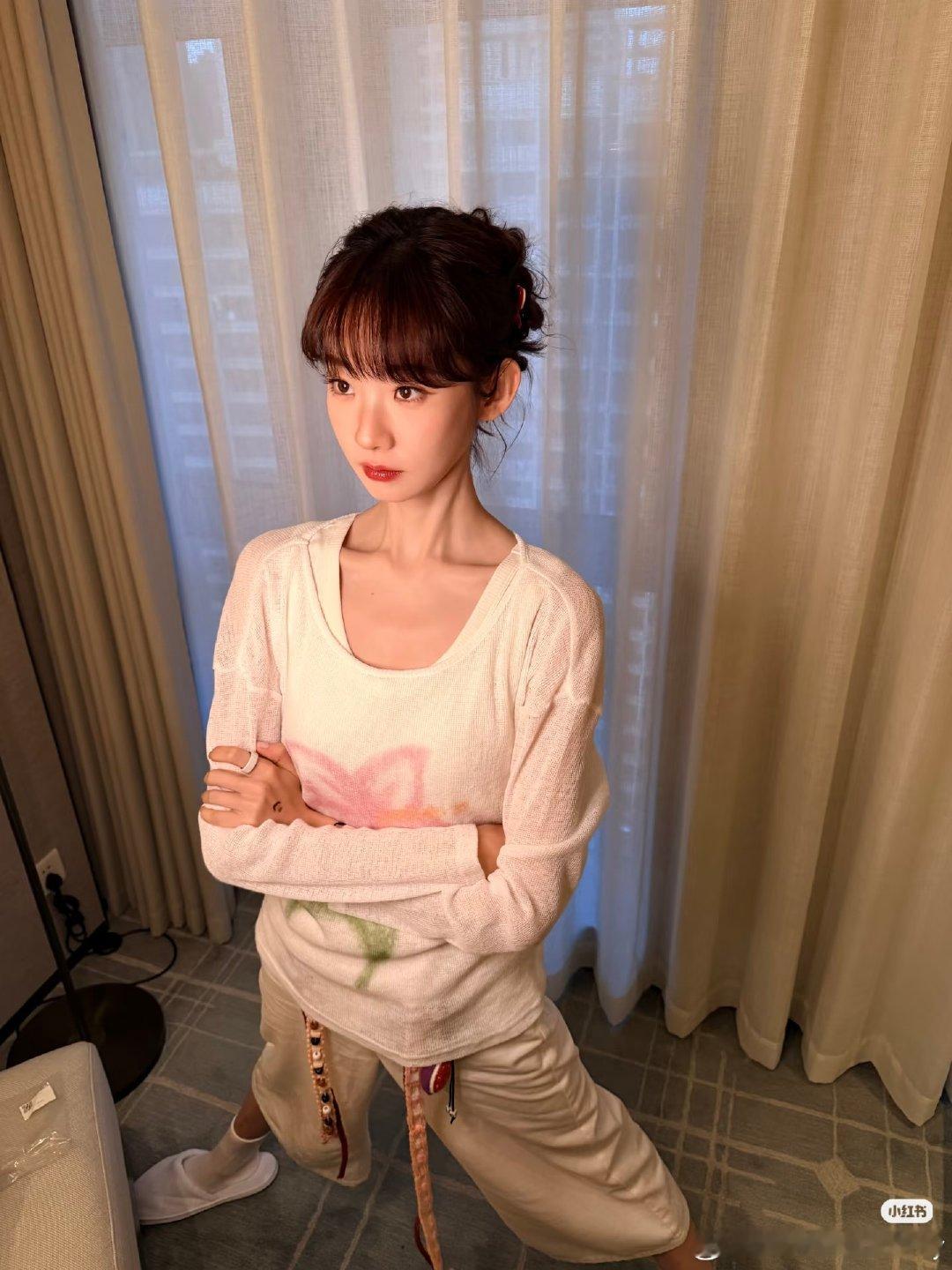 #张艺凡[超话]##张艺凡##青年演员张艺凡##张艺凡未来可期# ✨携满腔温柔热爱，伴你走过岁岁春秋
𝓦𝓲𝓽𝓱 𝓵𝓸𝓿𝓮 𝓘 𝔀𝓪𝓵𝓴 𝔀𝓲𝓽𝓱 𝔂𝓸𝓾 𝓯𝓸𝓻𝓮𝓿𝓮𝓻 ​