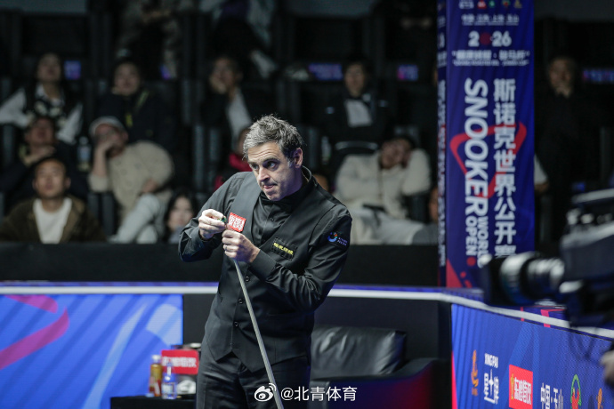 16进8轮次 罗尼·奥沙利文全场打出一杆破百（121）和四杆50+（9...