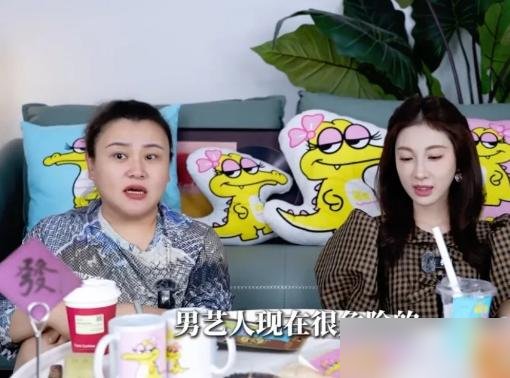 男艺人比女艺人更容易被潜规则，这话居然是从经纪人嘴里当众说出来的。
张小婉那个经纪人，录综艺时直接开大。说圈里男艺人受众更广，处境反而更危险。黄子韬、薛之谦、岳云鹏、焦恩俊，全被点名举例。张小婉在旁边急得直拉他，拦都拦不住。
节目组没剪，播了。热搜直接炸。有人说经纪人是真敢说，有人说这是提前商量