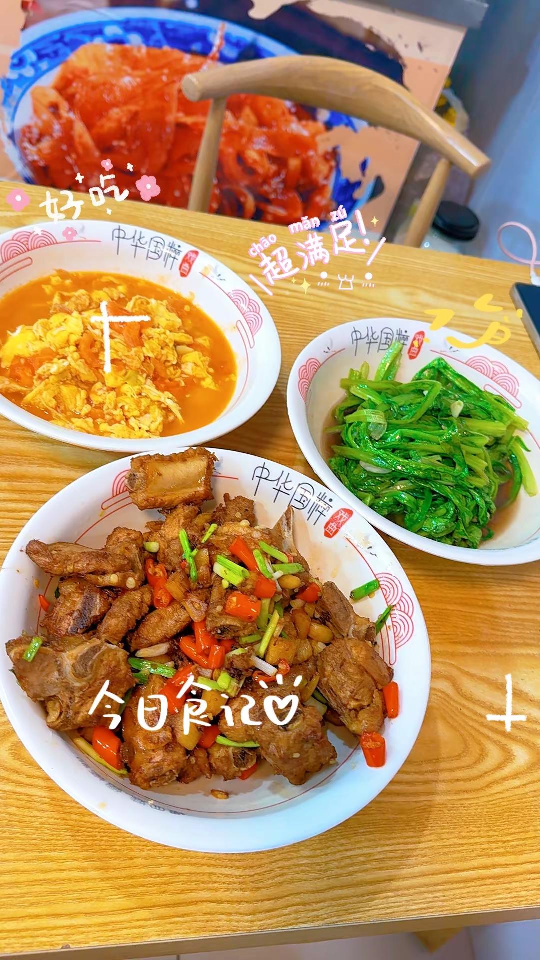 夫妻是什么？就是柴米油盐过日子，为对方着想，心疼对方的不易，希望我们越来越好❤️