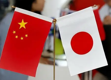 中日对峙已近剑拔弩张，开战绝非虚言！但有件事中国必须看清：一旦真打，想在短时间内彻底收场几乎不现实。真正难题不在首轮胜负，而在谁能决定战争何时、以什么条件停下来。
进入9月，中日安全关系里出现了一个比军舰数量更值得观察的信号：日本正在把远程打击能力从“纸面规划”变成现实部署。9月8日至24日，美日澳