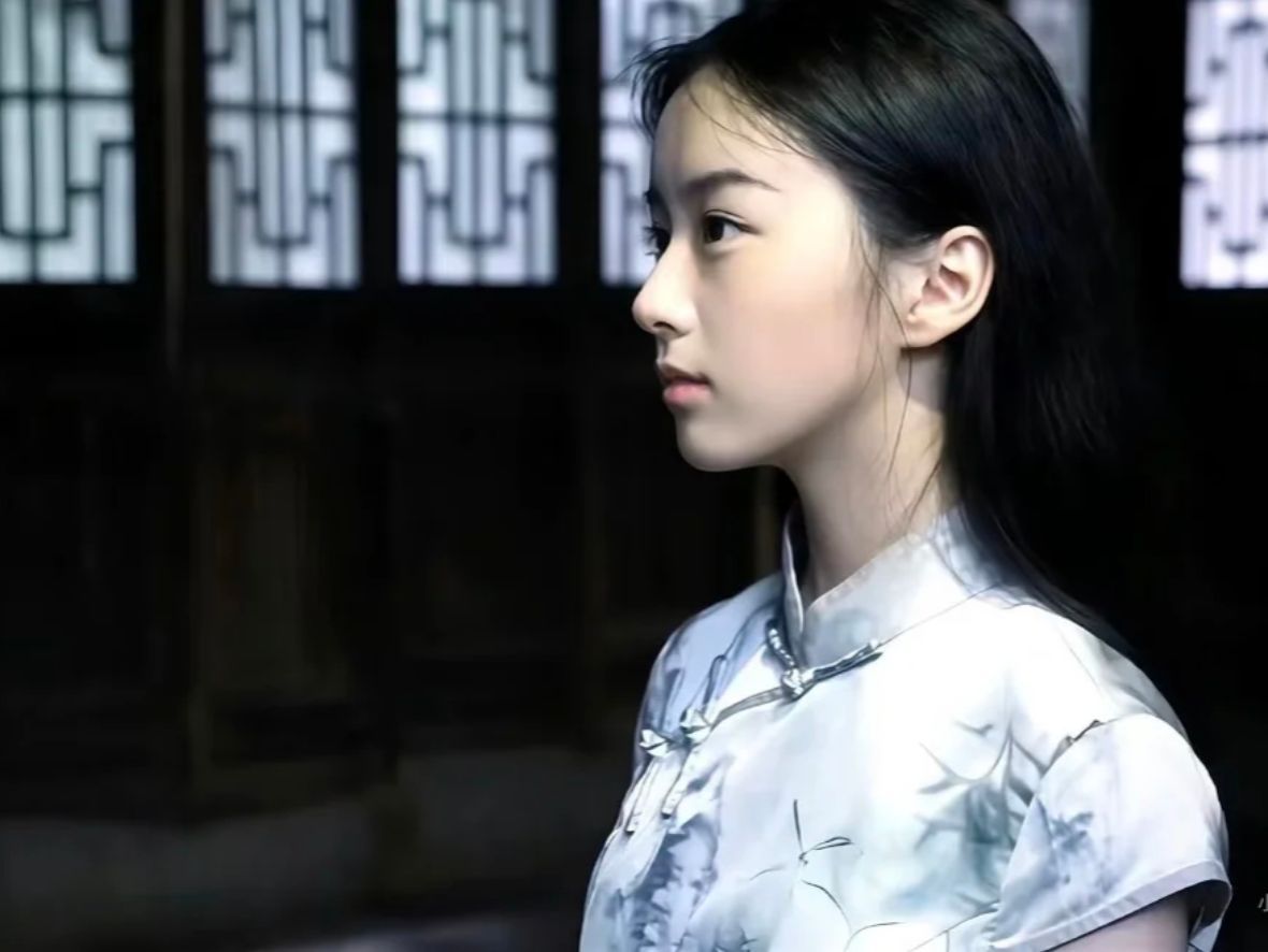 #包上恩[超话]# 
懂你的侧脸
#包上恩# ​