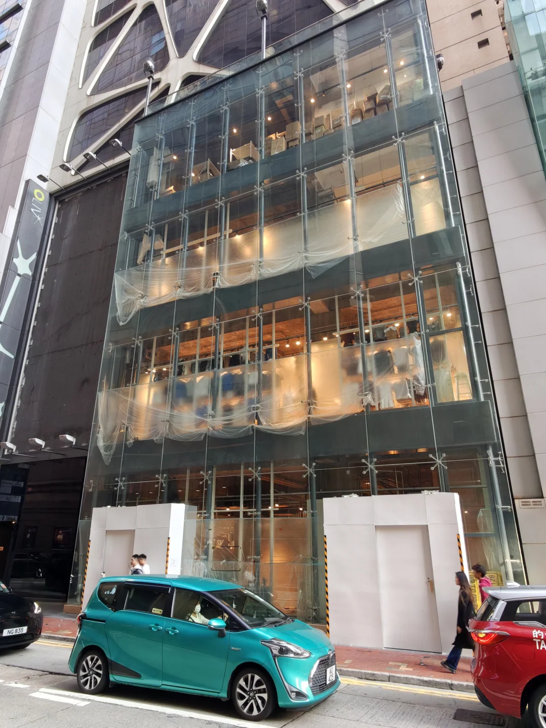 🇭🇰报告！铜锣湾有新bm！有四层楼高！！！