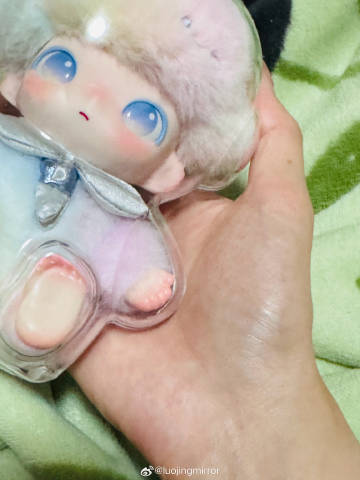 去年今天 长洲岛海边失足滑倒<br />右手虎口裂开一道伤口 流血刺痛...
