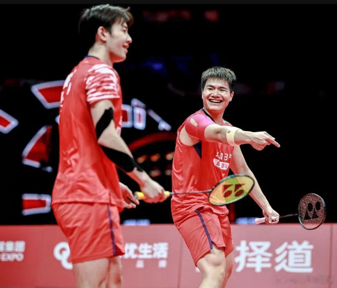 关键分稳准狠！梁王组合2-0复仇韩国男双 挺进印度赛决赛迎战日本王牌北...
