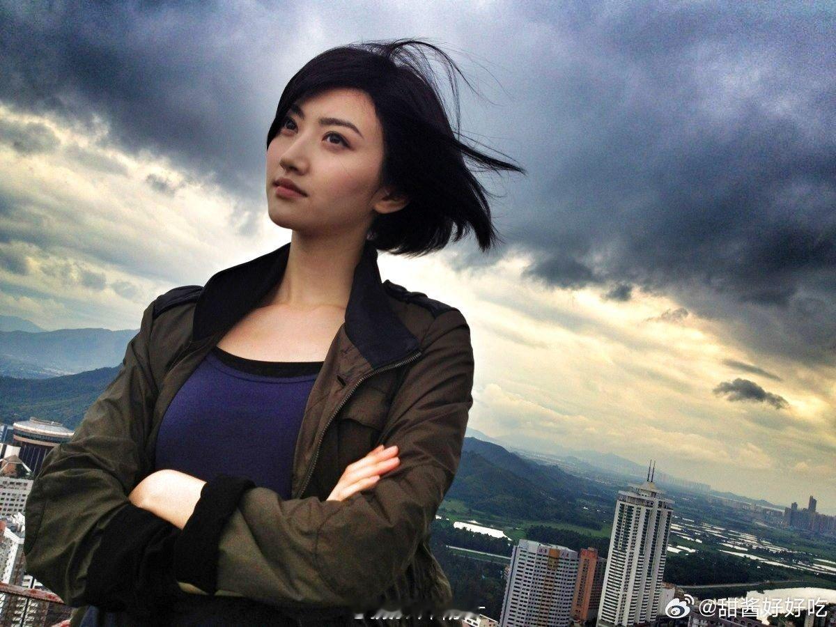 #景甜[超话]# jt#景甜孟千姿# jt#景甜尤明许#
 没办法 姐是真的帅[期待]
​