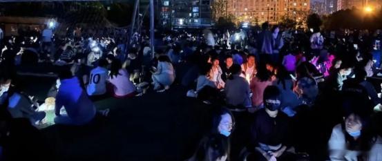 4.6
2022年4月6日  23:26

#小欧的日记本也可能是周记本 ﻿

 阳光   PPT汇报 西篮唱歌   好心情﻿

今天我妈说，继续在宿舍上网课的话一定要抽时间出去动动。老是坐着会胖的(我只能哈哈哈)  不得不说，疫情对我们的影响太大了，但是特殊时期就要遵守规定。看到好多文案都是“被疫情耽误的青春”，或者 ​