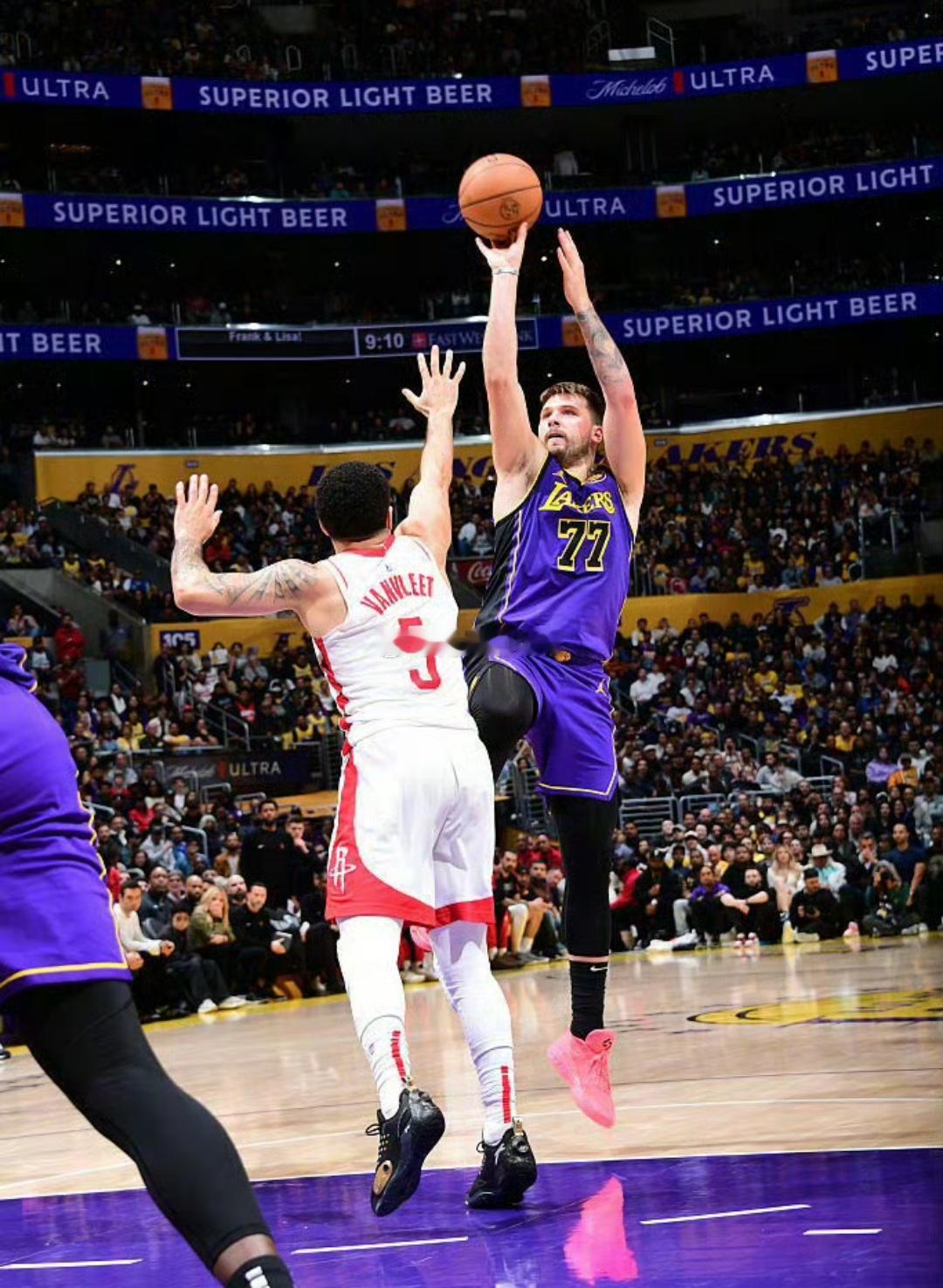 湖人迎战火箭，雷霆对决马刺NBA官方公布了2025年圣诞大战的五场焦...
