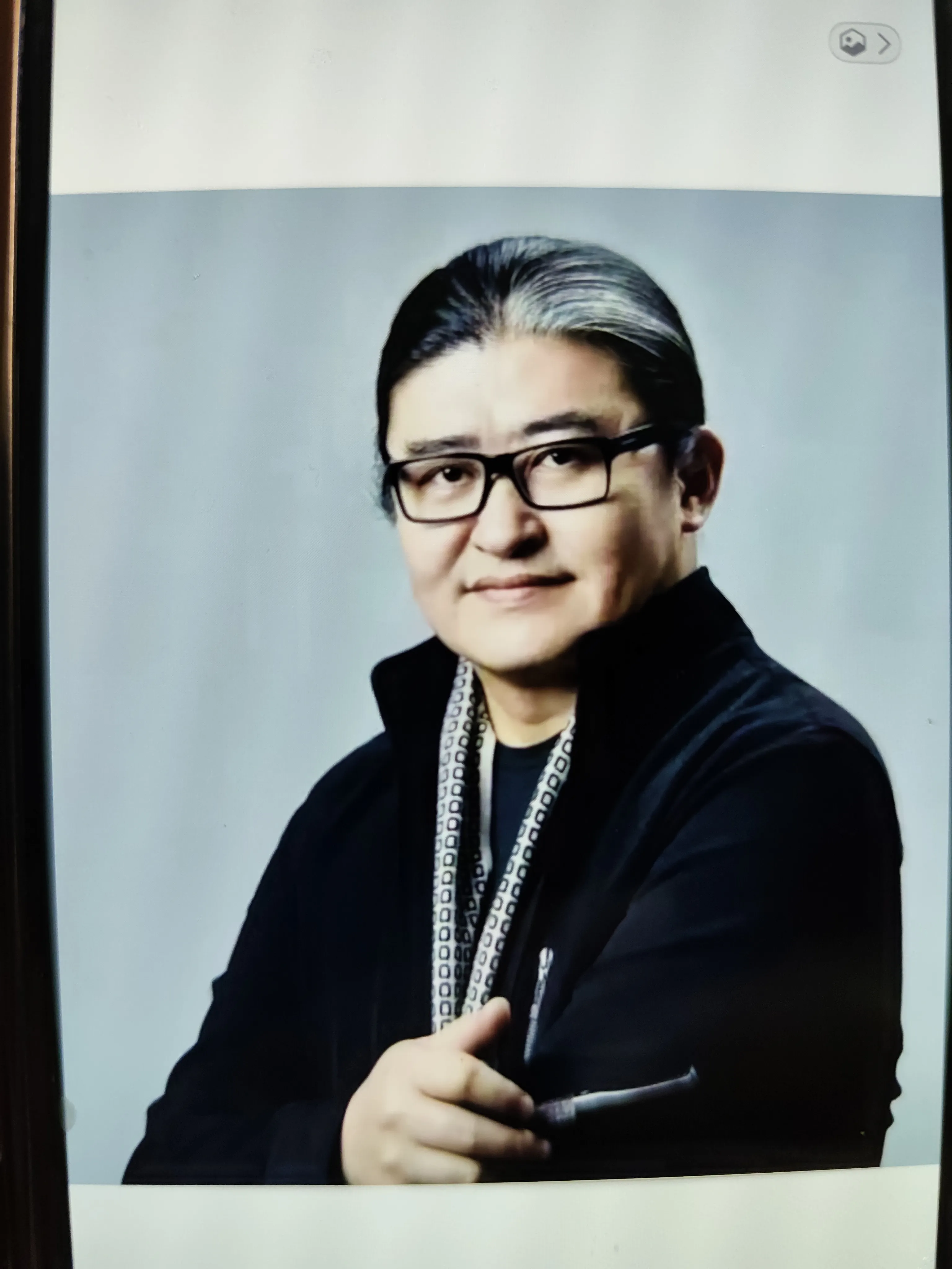 向太早就说过做事需要“避谶”
可刘欢icon却不懂
25年的跨年夜，刘欢上台演唱《我欲成仙》，就把歌词唱错了。
 
谁都没料到这场演出会成为他人生最后一次公开登台，时隔不到一年便传来离世消息。
 
网上不少人把现场的小失误和后来的结局强行关联，拿所谓“避谶”来做事后解读，这种说法更多是事后附会出来的