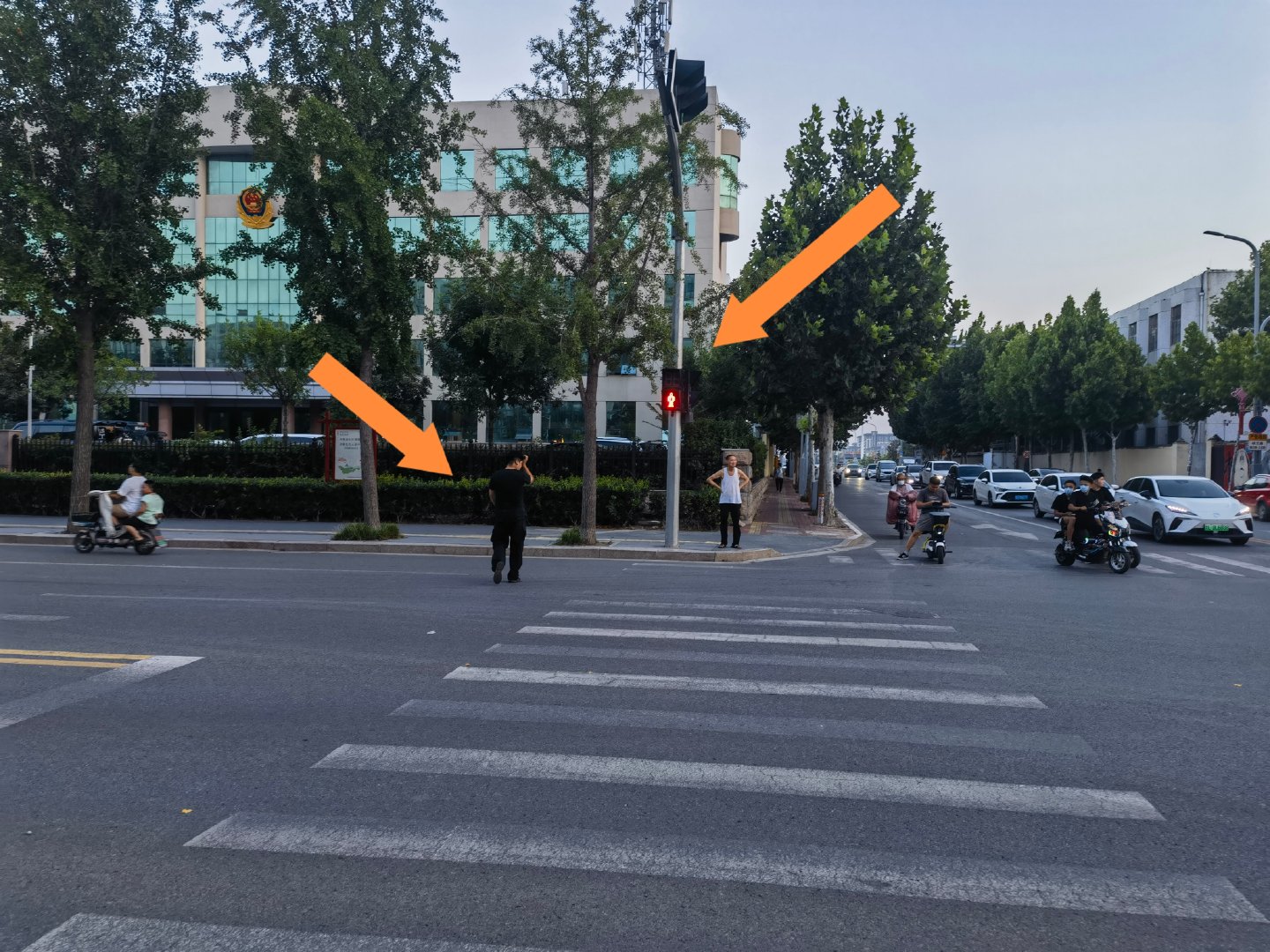 别人的兄弟：路上慢点，注意安全。
马某：你怕啥，红灯一样走，撞不死，我有医保
[裂开][裂开][裂开][裂开] ​​​
