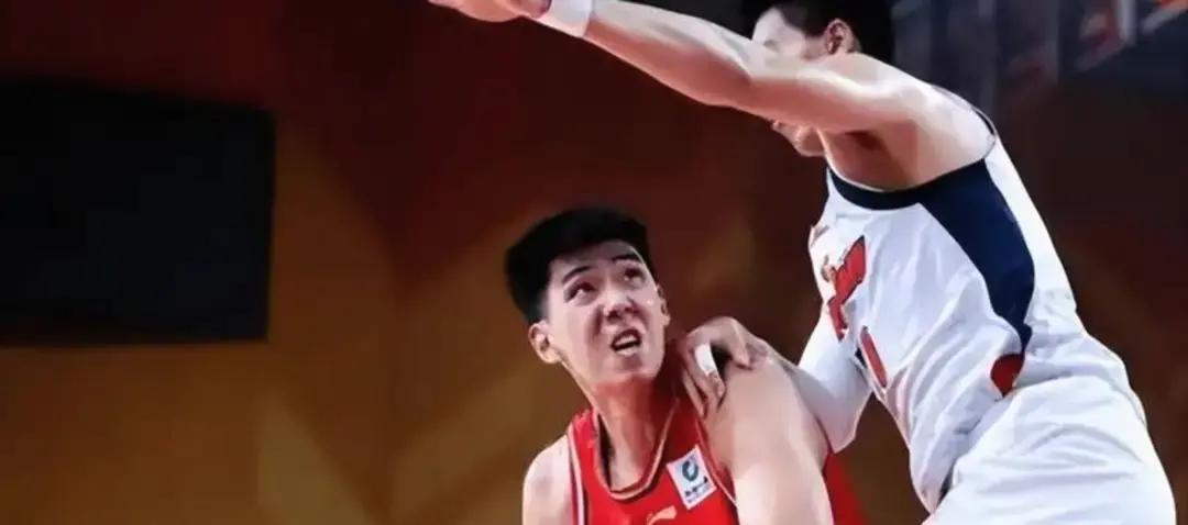 广东宏远终迎来好消息，广东宏远与广州龙狮达成共识，双方协商解除徐昕得租借合同，全力放行这位潜力内线远赴海外深造。

目前，徐昕团队正在全力推荐登录NCAA相关事宜，方案仍在洽谈，最终定论还需时间。

这件事最关键的地方，不是“走了”这么简单，而是他接下来要去的，是一个更看重长期打磨、也更吃基本功的成