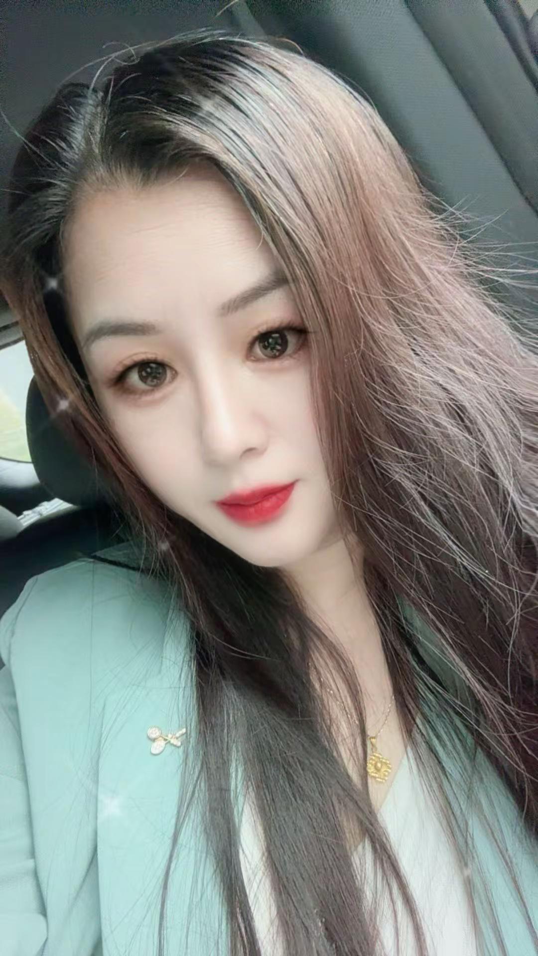 当你把人性看透，你就会喜欢独处，不愿意掺和无用社交，更不会讨好任何人”