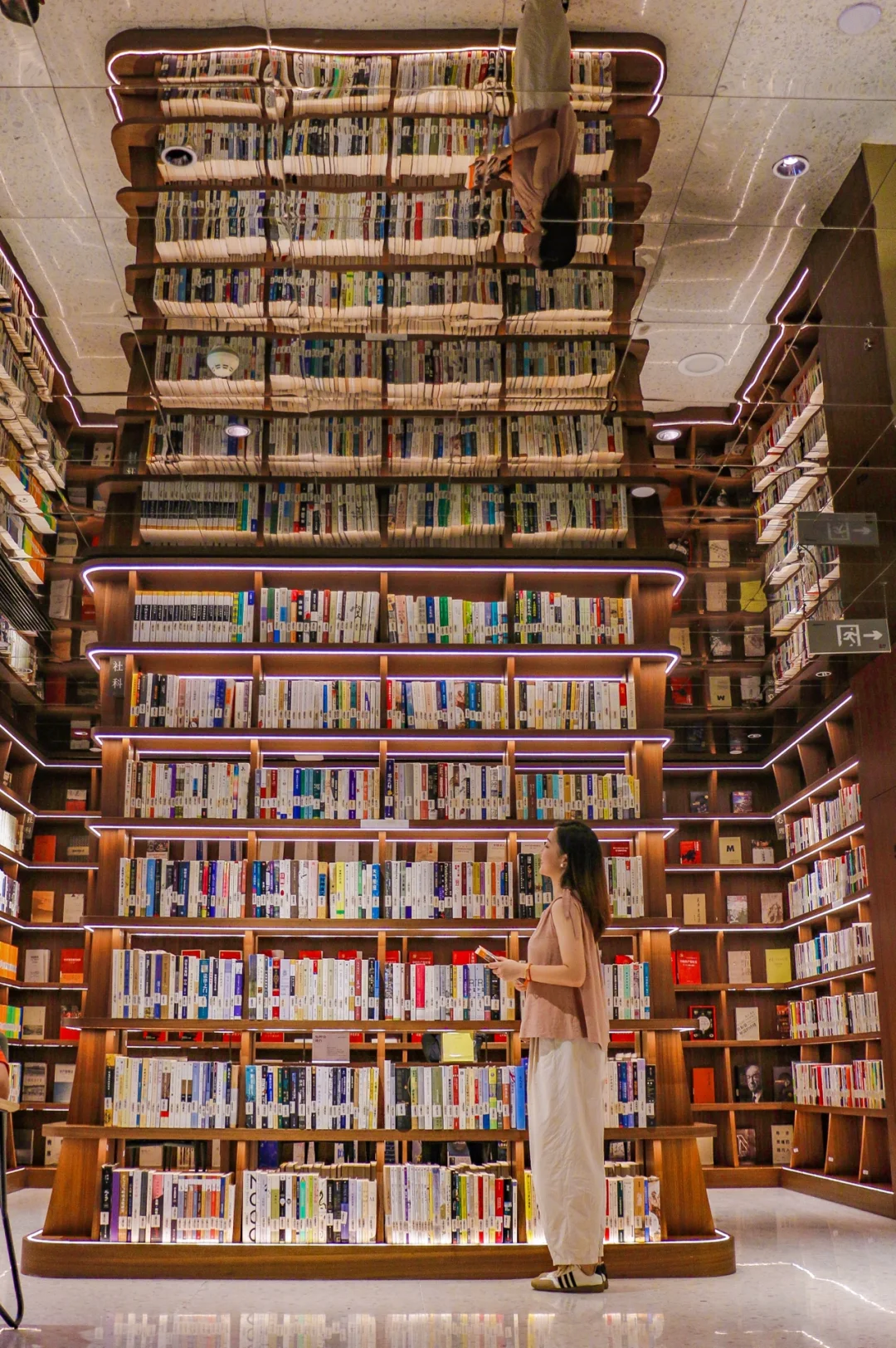 武汉免费遛娃好去处｜现实版盗梦空间书店📚