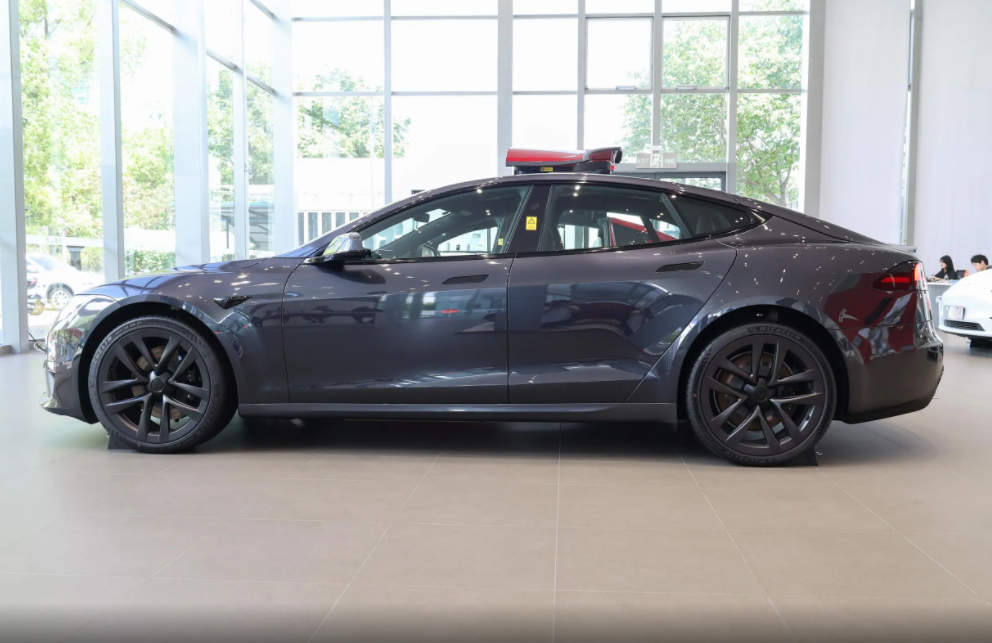 堪称大号“Model 3”？特斯拉Model S性能感出众，运动感也不差