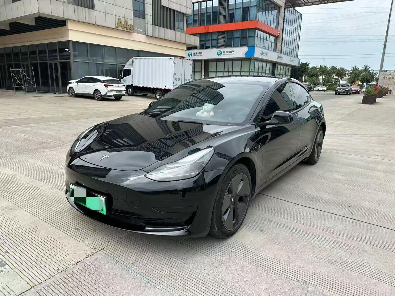 低趴轿跑姿态看着十分动感！特斯拉 Model 3 侧面线条干净顺滑，整体观感真的太帅了！【来自懂车帝车友圈】