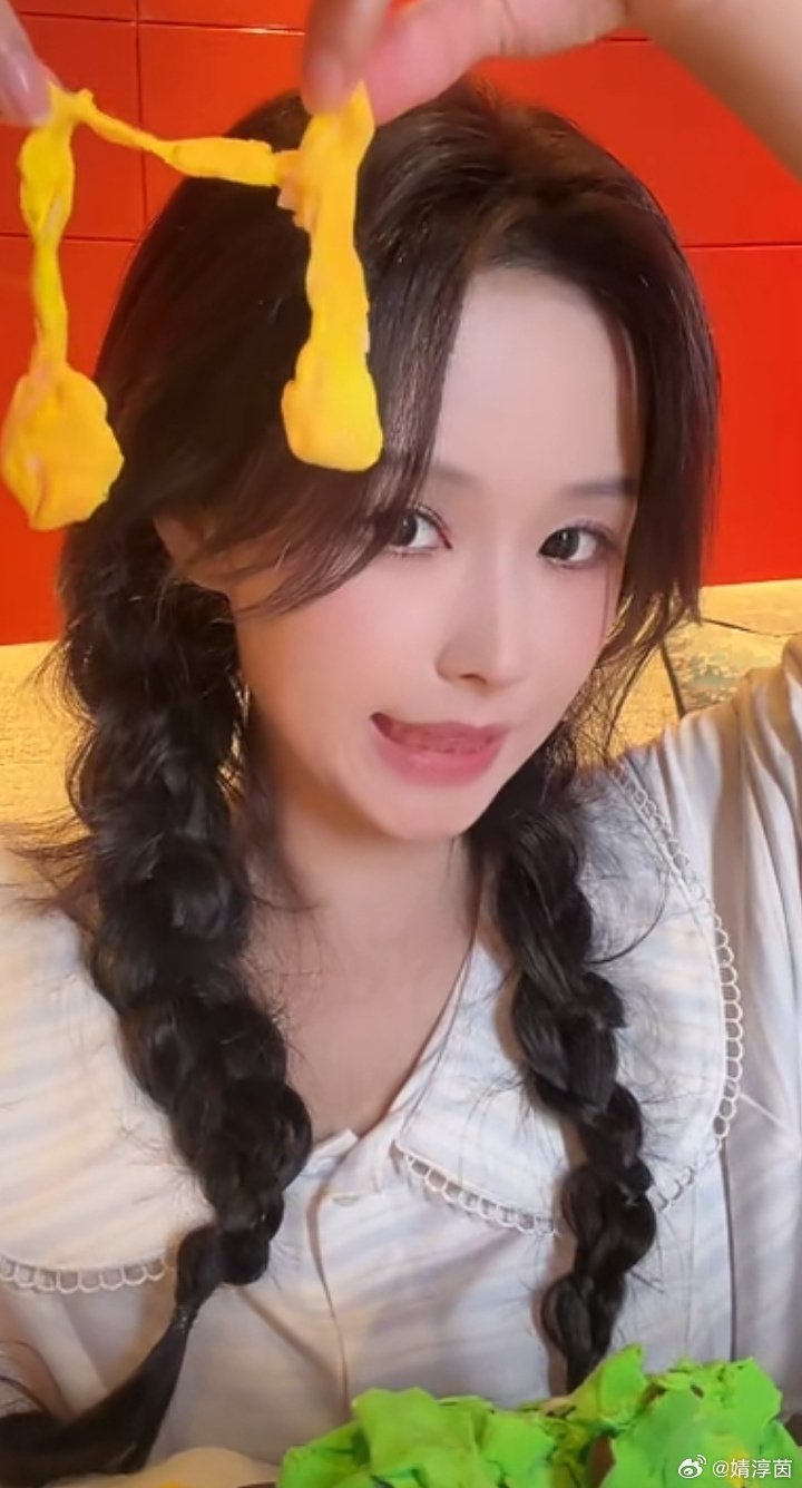 #余茵[超话]# yy#余茵顾悦己# yy#余茵迟昭# 
山野千里，你是我藏在心里的浪漫。
𝙔𝙤𝙪 𝙖𝙧𝙚 𝙢𝙮 𝙨𝙚𝙘𝙧𝙚𝙩 𝙧𝙤𝙢𝙖𝙣𝙘𝙚. ​