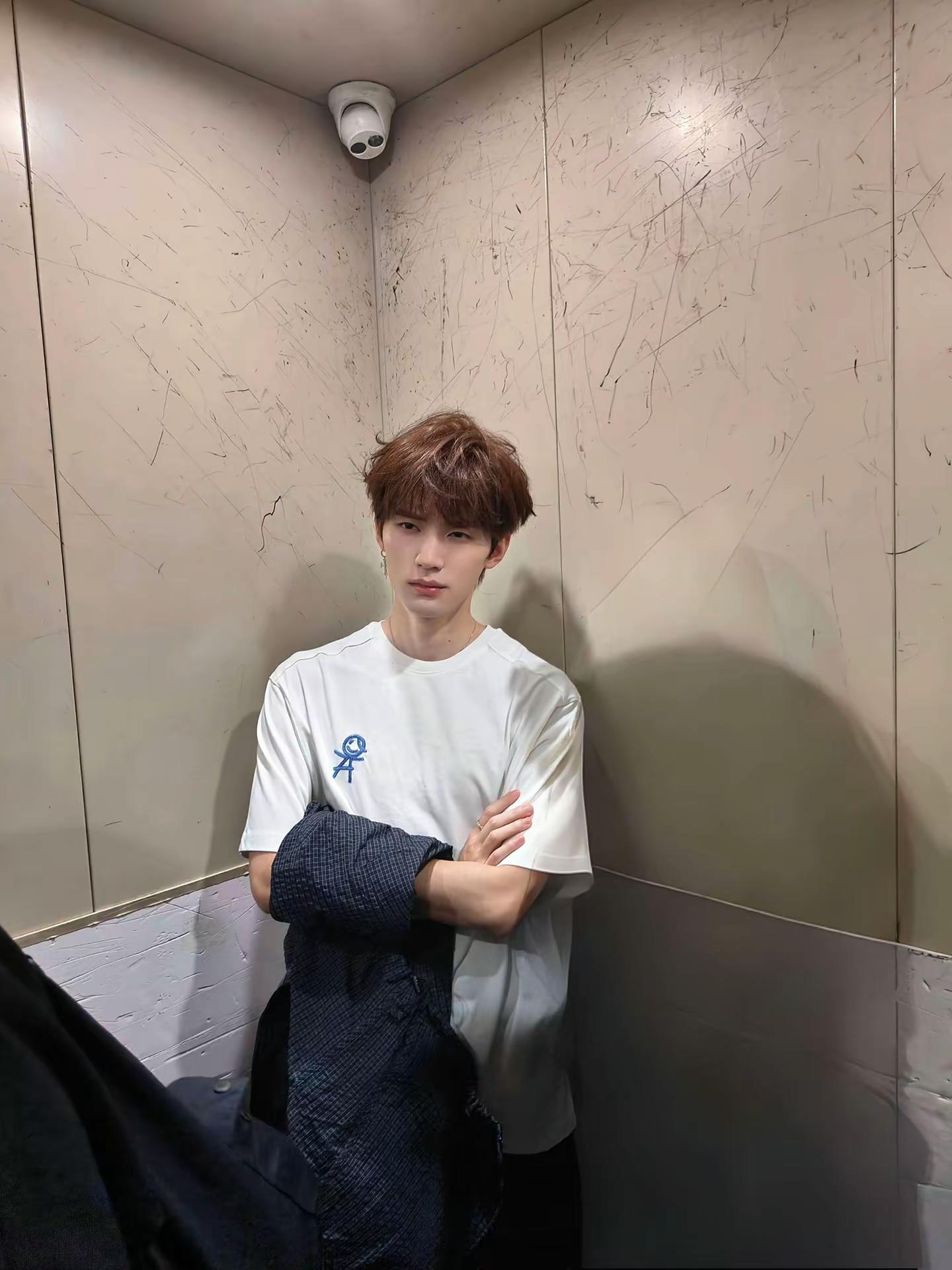 男大学生穿搭 周翊然 清纯 天蝎座