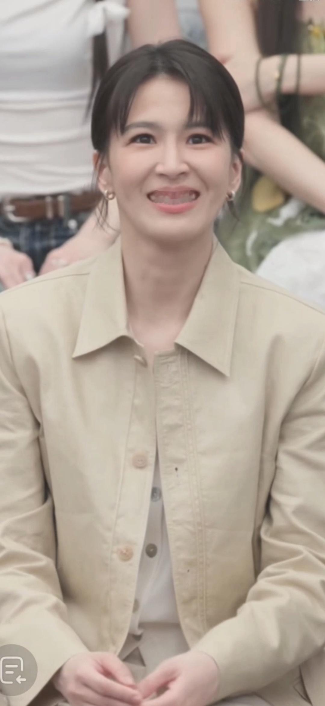 #曾沛慈[超话]#🥺#曾沛慈# 

没什么，就是翻了相册，很想浪姐期间的萌萌软软曾沛慈呜呜呜呜呜

​