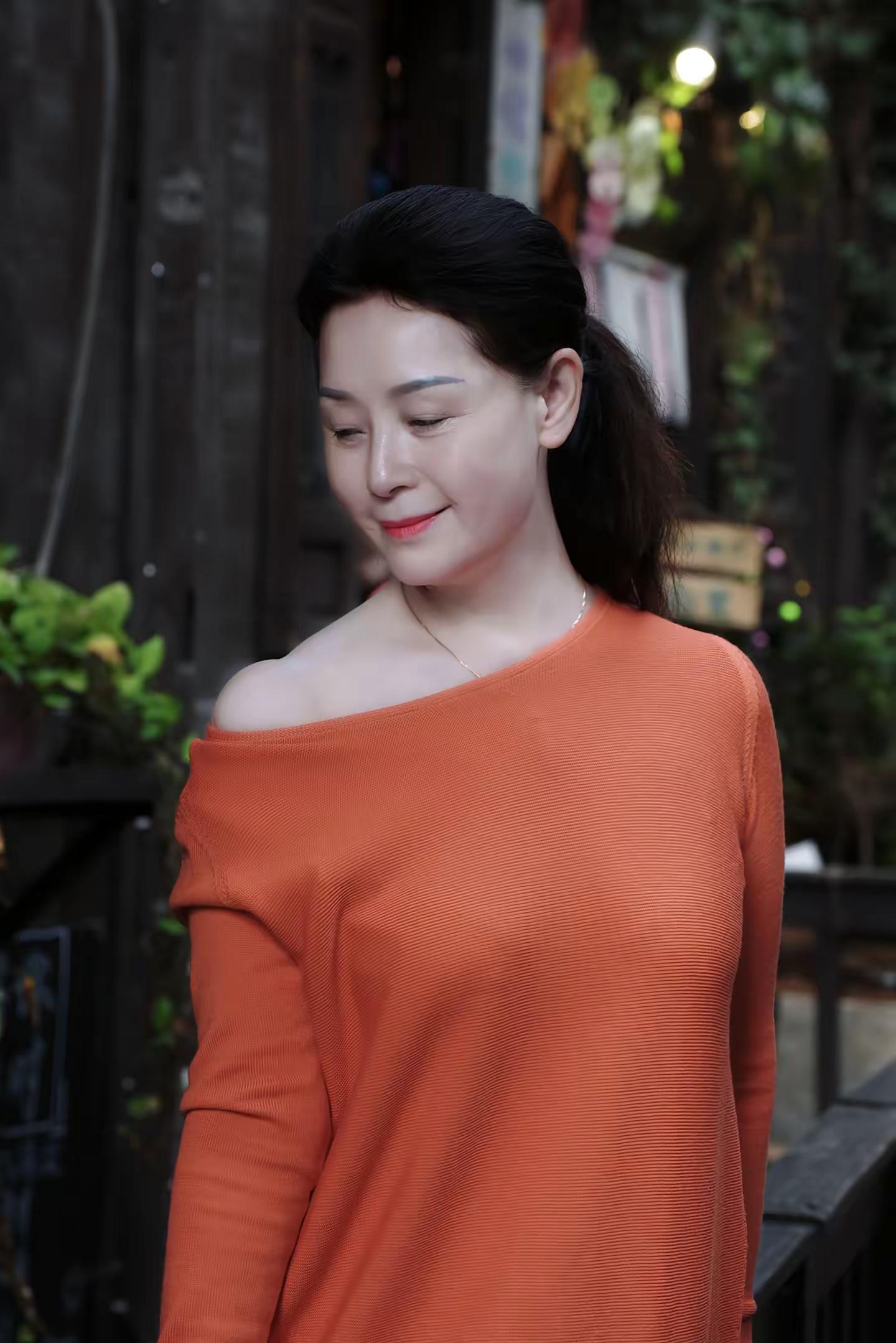 <p>优雅女人 <!--{img:0}--><!--{img:1}--...