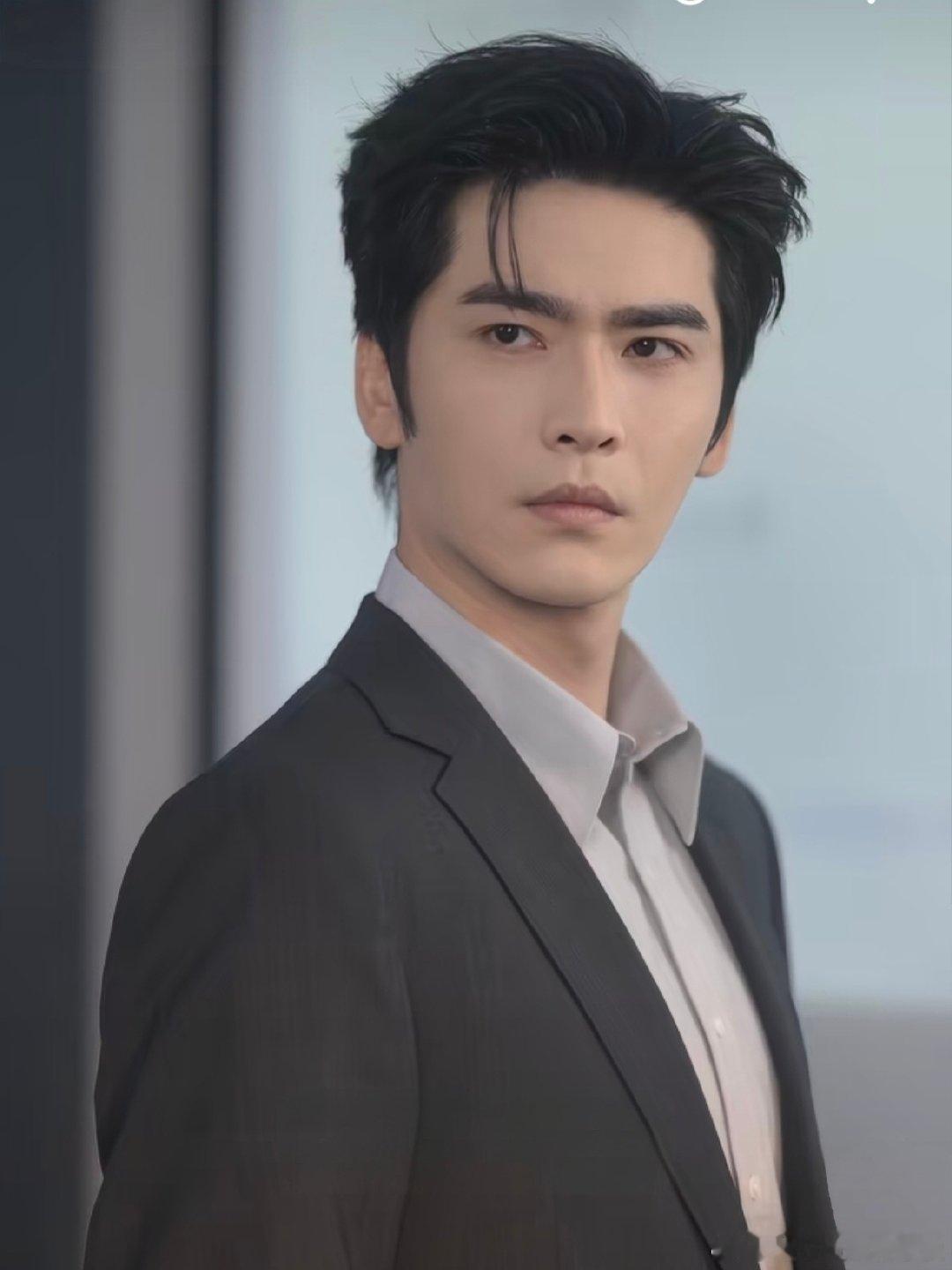 #王奕然##王奕然[超话]##电视剧你也有今天[超话]#
以前只是刷到就划走，现在却主动来挖掘你了啦。 ​