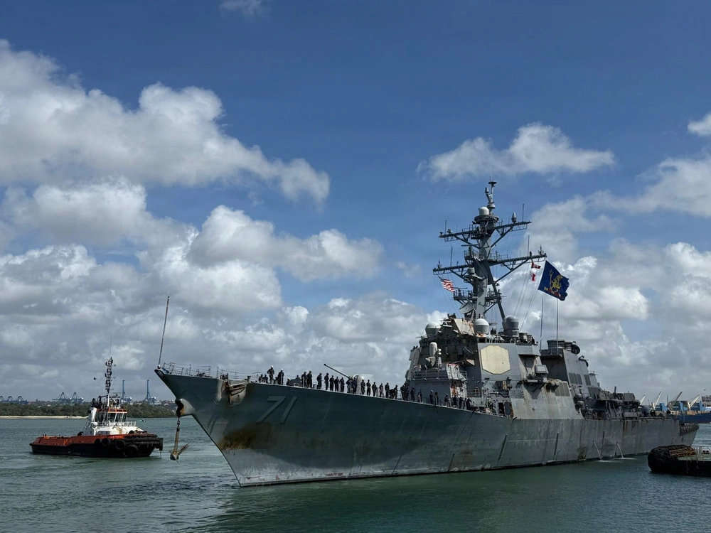 9月5号～9月10号，美国海军罗斯号驱逐舰(DDG-71)首次在肯尼亚蒙巴萨进行维护。

图1～图2：维护前；图3：维护后。

➤巴林被炸以后，美国海军在非洲地区寻找海军舰艇的后勤维护基地了。#热点观点##烽火问鼎计划# ​