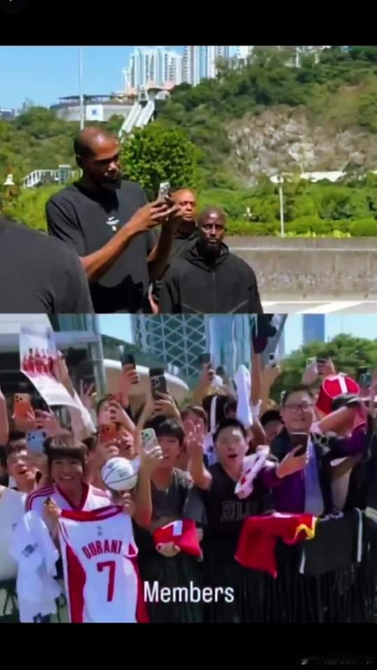 NBA官方晒出杜兰特在澳门给球迷签名的画面，挨个签、挨个笑，耐心十足。火箭队参加2026年中国赛，9日和11日对阵独行侠，球迷幸福值爆表。#杜兰特给中国球迷挨个签名##杜兰特开心帮球迷签名# ​