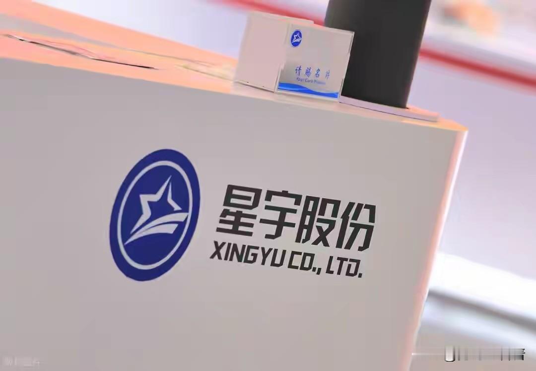 985硕士，7月入职，8月被HR叫进会议室。两条路：签“个人原因”离职，拿半个月工资补偿；或者留下来，调去流水线“打螺丝”。一位985硕士说：“我本硕读了七年，不配合只能被