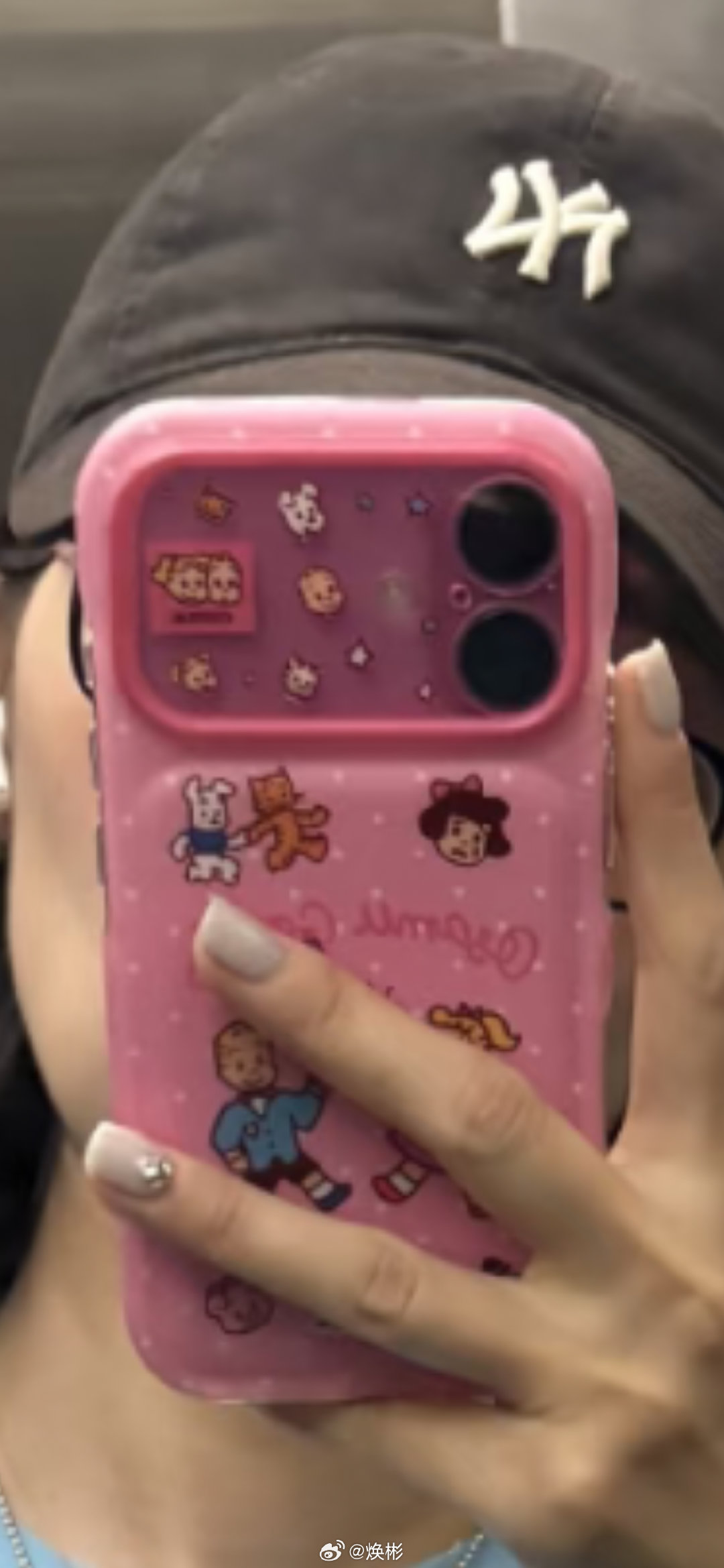 好家伙，这居然是一台标准版iPhone！ ​