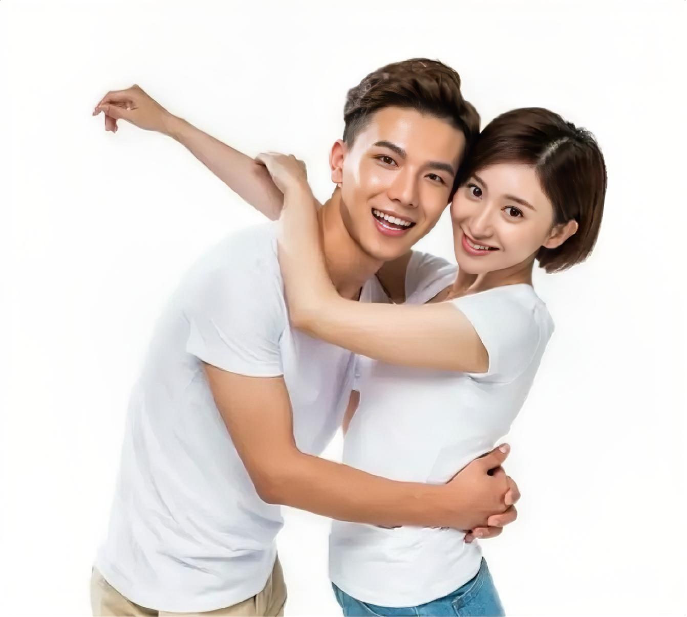 一位两性专家说：
“男人喜欢一个女人，就会忍不住的去拥抱、亲吻，而女人喜欢一个男