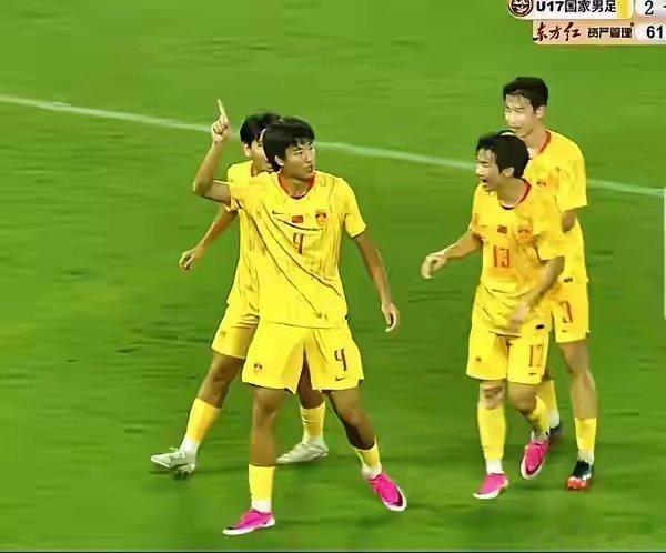 中国国少2-1！疯狂逆转！赛后评分出炉：一人满分，三人不及格！北京时间...