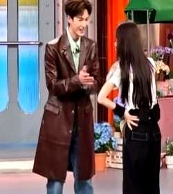 真以为李昀锐接孟子义是私人行程？

直接去好六这种公开活动现场接人，几方都心知肚明，这就是提前策划好的剧宣预热。这种把营业直接搬到线下的模式，确实新颖。

毕竟背后是蓄势待发的S+大项目《尚公主》。可戏外前戏搞得再足，最终播剧成绩还是实打实背在个人身上。阵仗摆得这么大，你觉得剧播时能扛住期待吗？