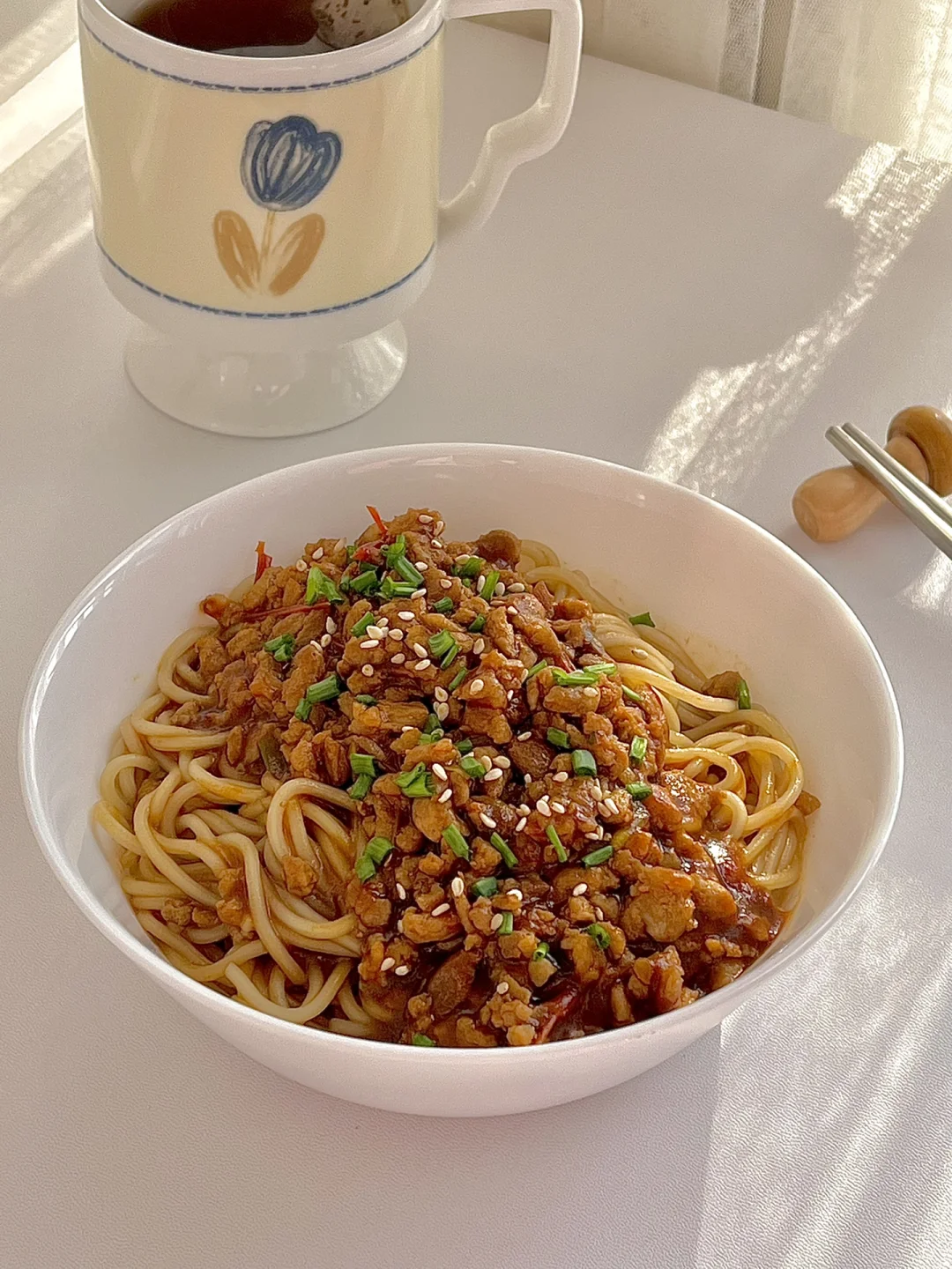 ☀️周末的早午餐｜酱汁浓郁的番茄肉酱拌面😋