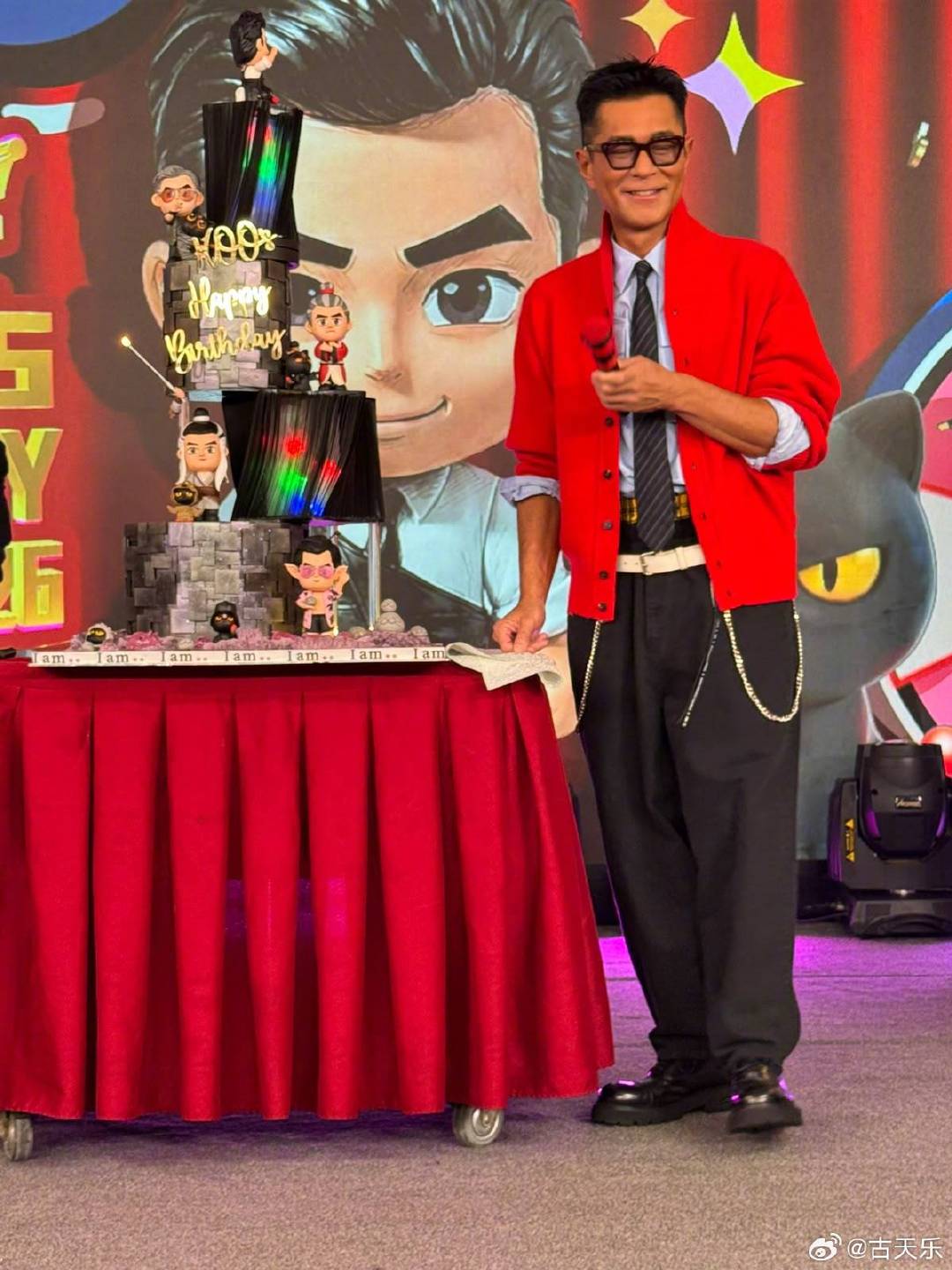 生日演唱會

多謝出席我生日聚會的每一位古迷！
今年首次以演唱會的形式舉行派對，
跟大家唱了十多首歌，
希望給大家一個充滿驚喜的愉快晚上！
謝謝你們一直的支持和愛護！ ​