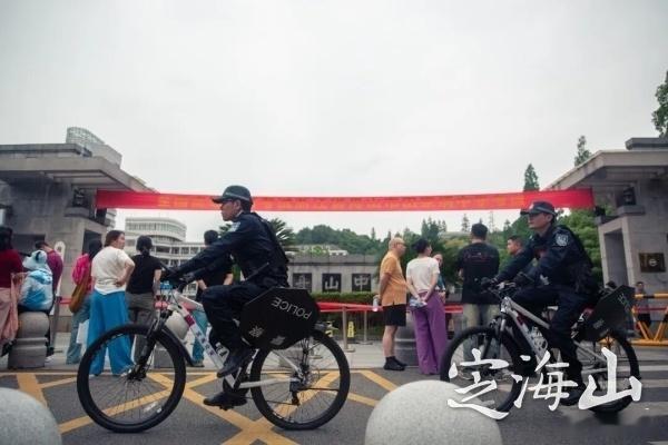 高考后这份避雷指南请收好→随着2026年全国高考落幕，考生们开启“放松...