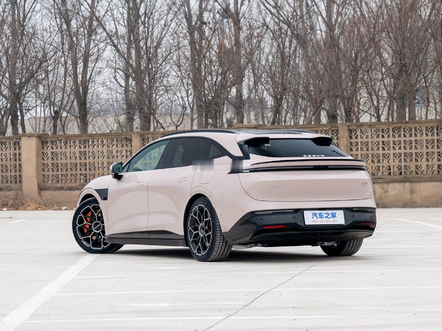 阿维塔06T
极氪007GT
小米su7
极限三选一 ​