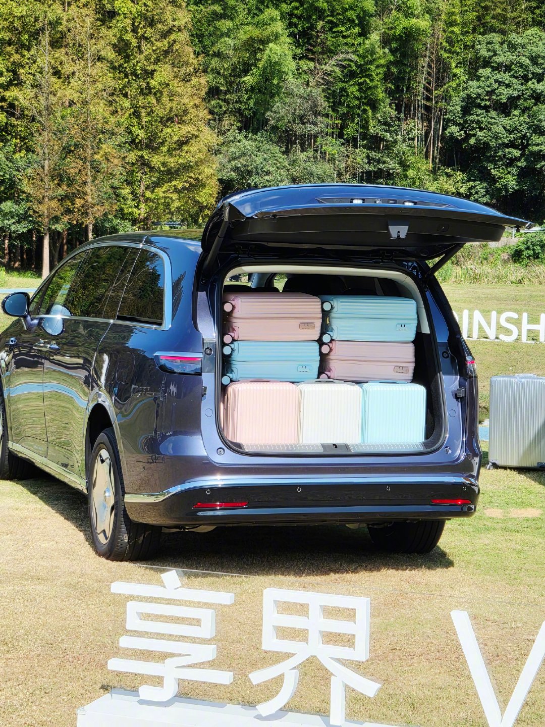 享界V8 能装这方面，完全不用操心了~  ​