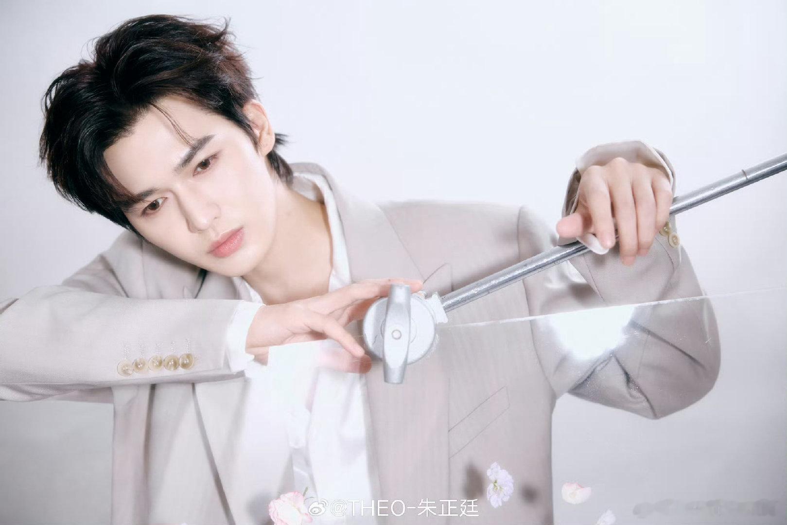 #朱正廷[超话]##朱正廷# 
芜湖~
帅气 ​