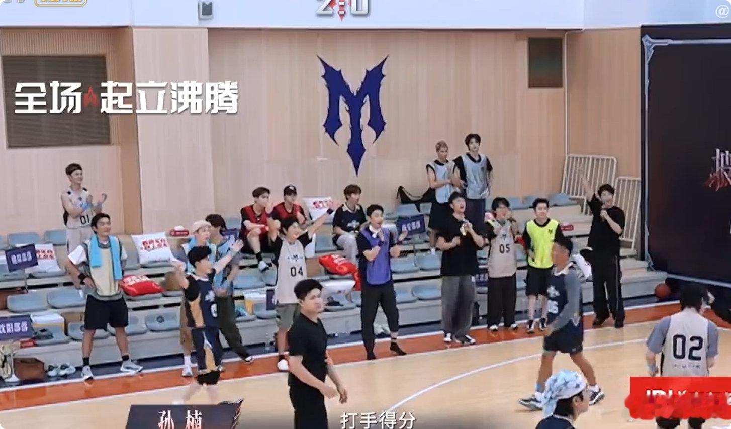 #艾热掌管篮板的神# #披荆斩棘#掌管篮板的称号给艾热再合适不过，整场比赛攻势不断连续得分，最后一球直接结束战局，健将出手永远稳得住。 ​