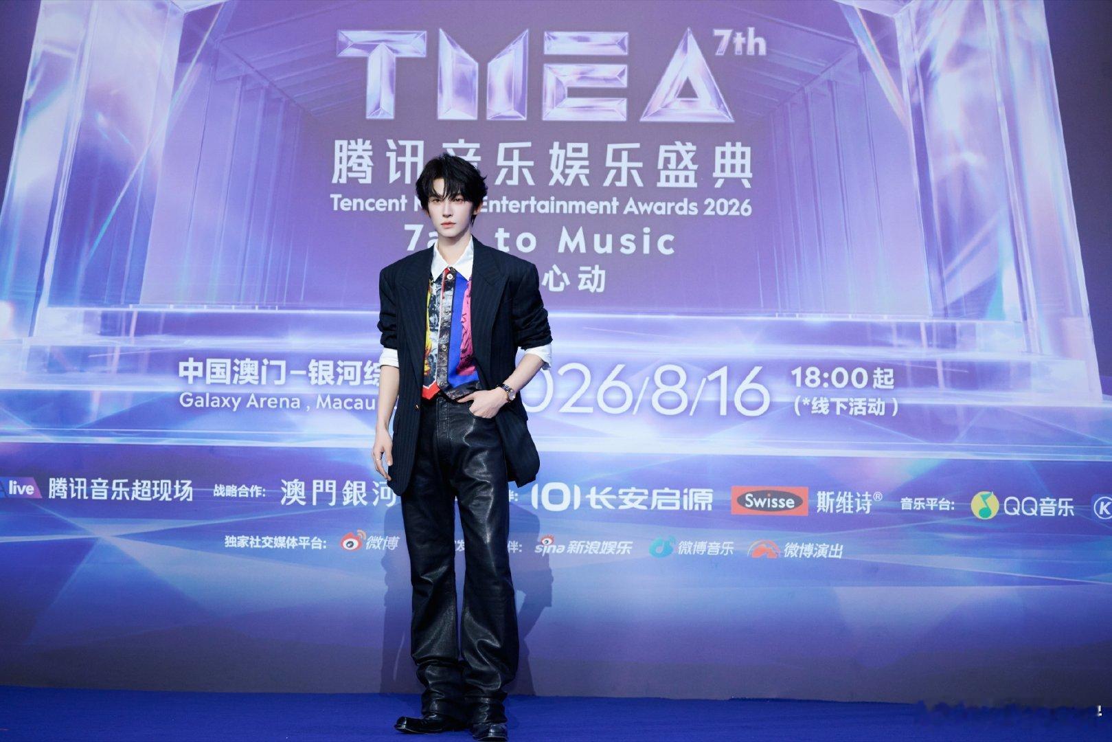 #刘宇[超话]##刘宇工作室封面拍摄幕后# 哥哥好帅 啊啊啊很喜欢 ​