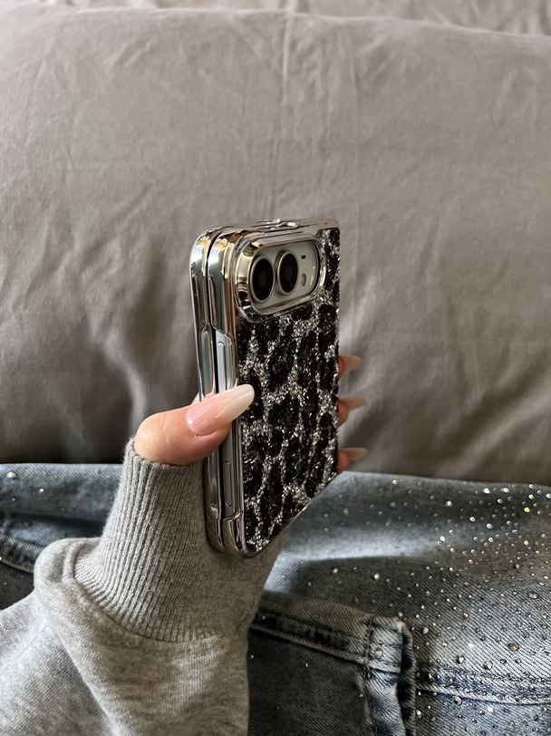 好闪！iPhone duo银灰闪钻豹纹手机壳🖤🩶