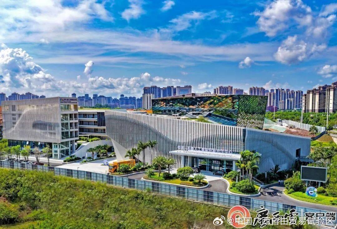 【自治区主席韦韬亮出“AI名片”：广西人工智能发展取得先发优势】9月9日下午，2026中国国际服务贸易交易会主宾省广西专场活动——面向东盟服务贸易合作推介会在北京首钢园区举办。广西壮族自治区主席韦韬在致辞时表示，广西人工智能发展抢先赶早，取得了国家肯定、东盟欢迎、市场认可的先发优势。 ​