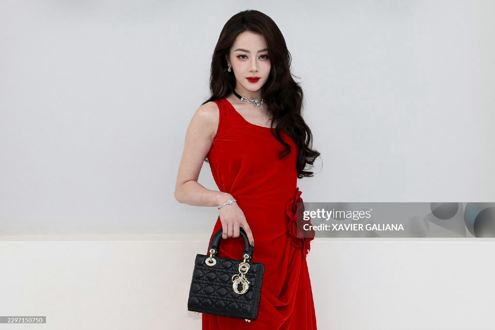 迪丽热巴，巴黎时装秀生图，状态如何？

#迪丽热巴红到巴黎去了# ​