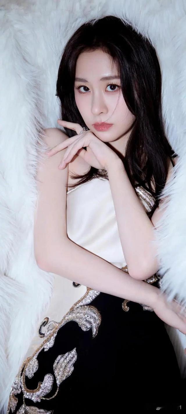 张碧晨[灵光一闪]时尚女装