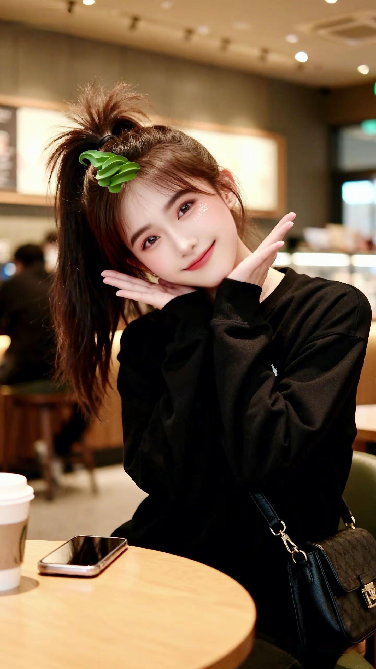 <p>甜美女孩 <!--{img:0}--></p><img src=...