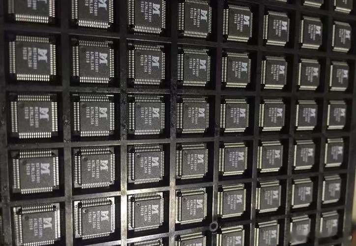 高价回收各种电子料：TI,XILINX,ATMEL,ALTERA,AD,ST,ON镁光，NXP 等各种IC 芯片、内存闪存、CPU、BGA、电容，电阻，电感等电子元器件、退港货整单 ，，寻求工厂清单IC货源。 中介有丰厚报酬 24小时在线13760308187 #长期大量高价回收工控自动化电子元件# ​​​  ​​​