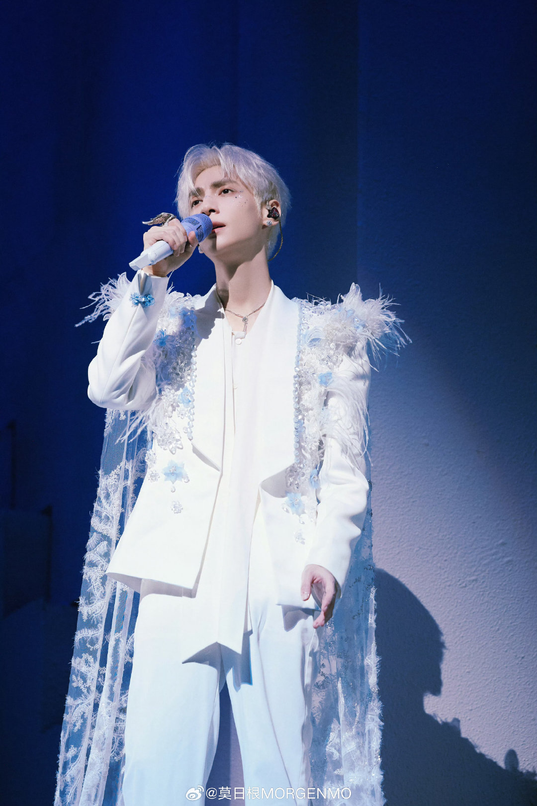 罗云熙 熙界无限剧场巡回演唱会 服装定制☁️

#罗云熙[超话]##罗云熙 ##罗云熙熙界无限剧场巡回演##罗云熙穿了润玉的衣服##罗云熙演唱会# ​