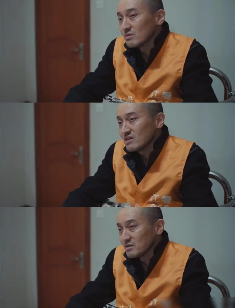 王传君演技冲上热搜，逼真得像法制纪录片。
早年靠《爱情公寓》关谷神奇火遍全国，早早被钉死在无厘头喜剧的标签上。
不满装疯卖傻的抄袭剧本，他直接拒演后续所有续集，哪怕被骂忘恩负义、好几年无戏可拍也不回头。
为演好角色减20斤、熬两天不睡觉，一步步磨成了东京国际电影节最佳男演员。
能放掉现成的红