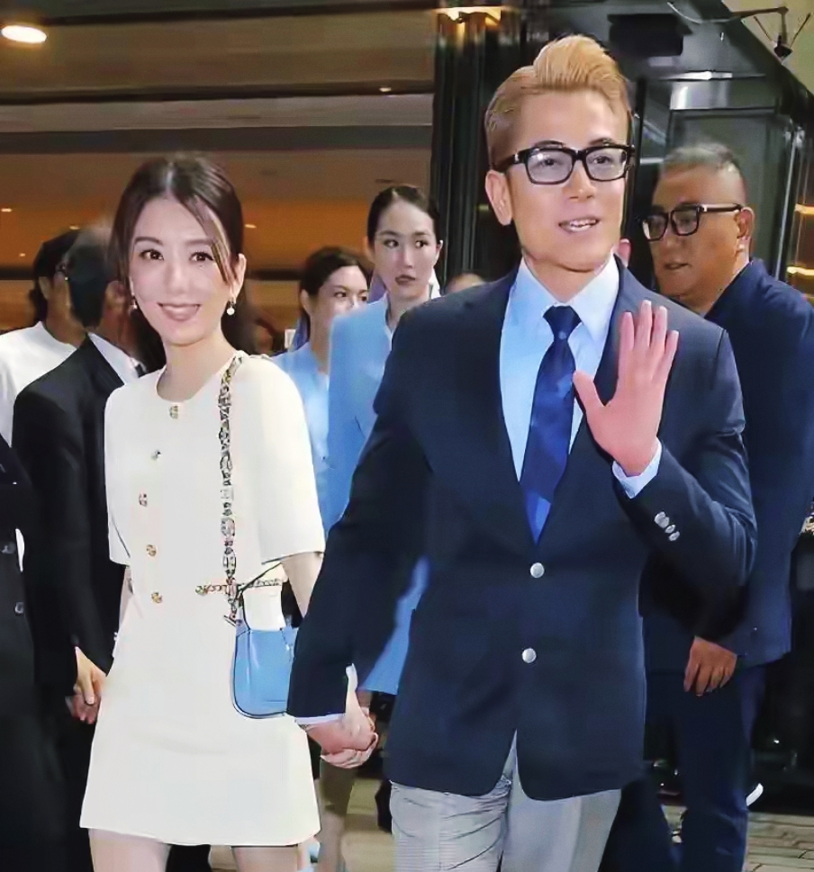 郭富城老婆方媛：安徽小城出纳会计出身，混过模特圈发过写真，嫁天王后名媛聚会却几乎看不到她——她的逆袭，是圈层跨越还是圈层孤岛？