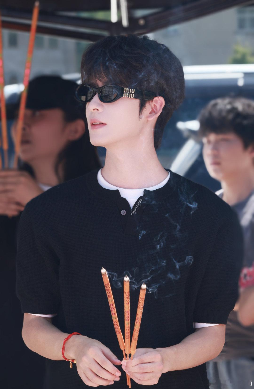 #w是一航呀w[超话]# yh#向全世界安利一航# 
我愿守候未知里为你等待
​