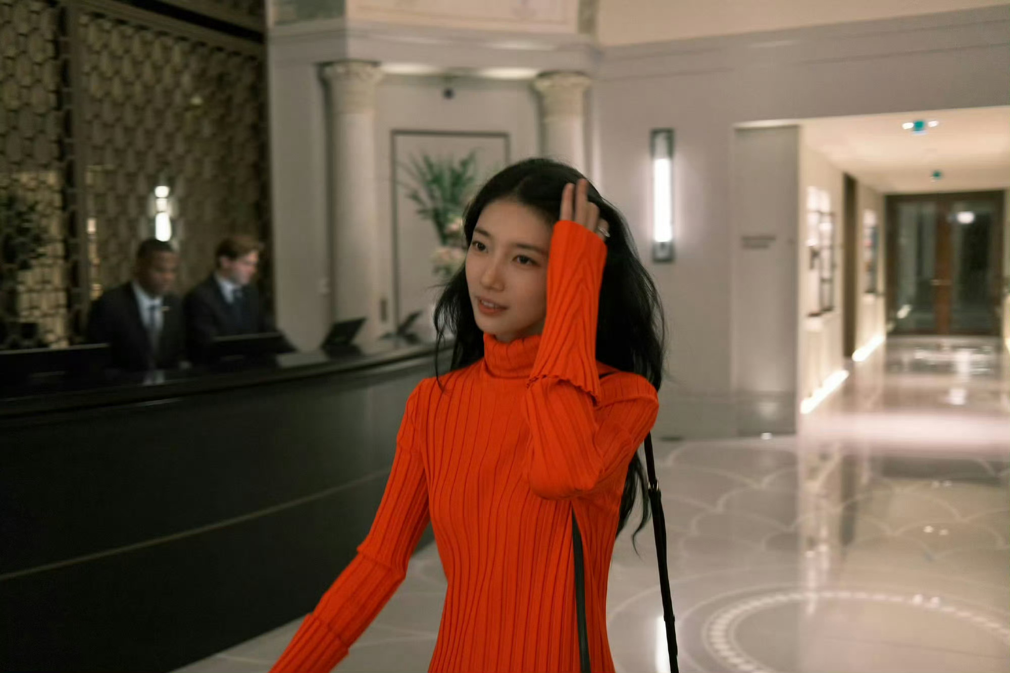 我觉得裴秀智这组照片美得已经不能用松弛和氛围感来形容了。。。 ​